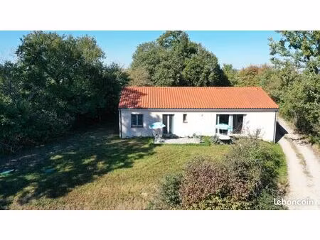 villa de plain-pied fonctionnelle avec emplacement idyllique
