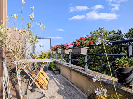 t2 avec balcon et box en centre-ville