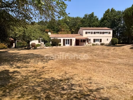 propriété de caractère – env. 250 m² habitables – parc paysager de 6 218 m² – piscine – dé