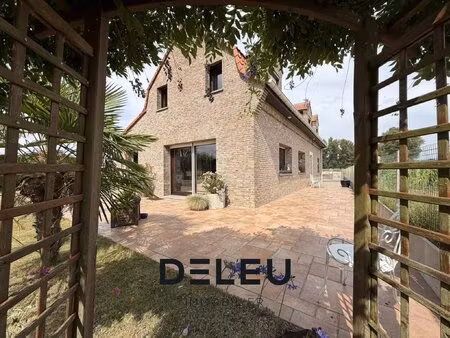 maison individuelle de 160 m² – 3 chambres  bureau  garage  jardin et stationnements – env