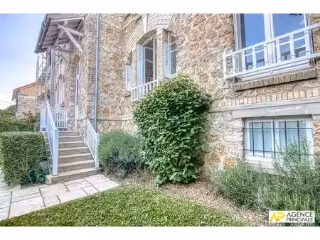 le chesnay limite versailles maison 12 pièces 360 m² au sol sur parcelle de 375 m²