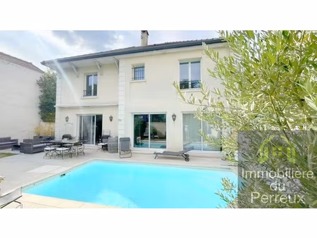 maison familiale de 160 m2 ha avec piscine chauffée et sous-