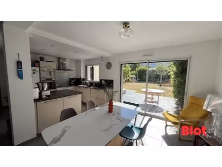 blot liffré – une maison familiale - 5 chambres  proche commidités