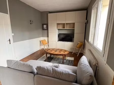 t2 meublé 46 m² entièrement rénové – parking + box – victor hugo