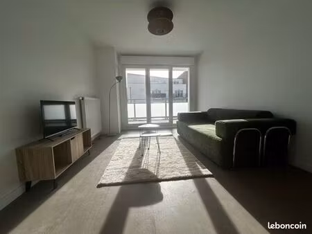 appartement lumineux meublé de 45 m² avec balcon + 2 places de parking