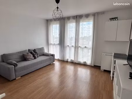 t3 situé proche ifsi  iut  utt  lycées chrétien troyes et lombards
