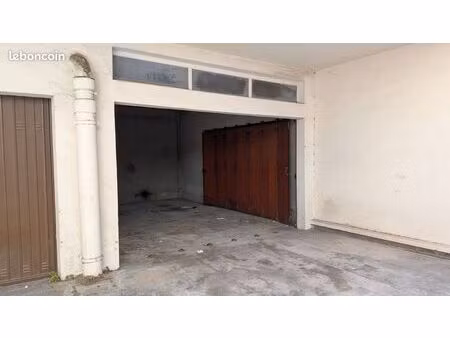 grand garage sécurisé 23 m² (72 m³) – proche gare & place d'armes