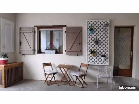 appartement t2 de 53 m² en rez-de-chaussée – maison de village à cazavet