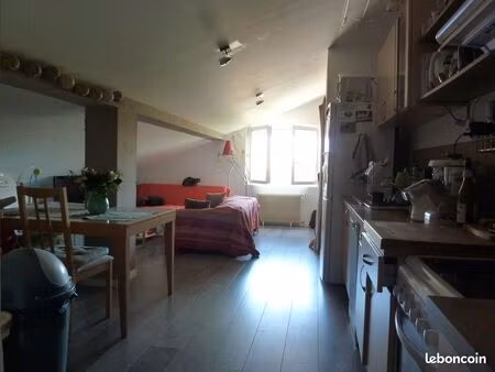 loue grand t2 atypique  meublé  climatisé