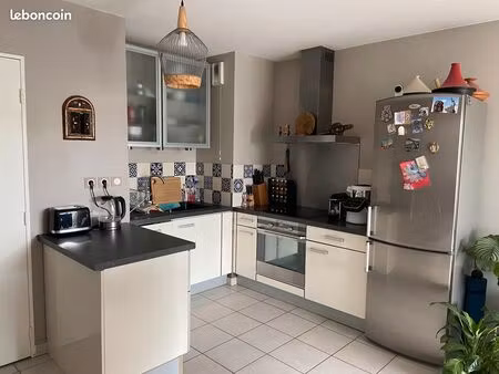 beau t3 59 m² avec garage  balcon et ascenseur