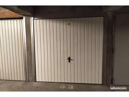 particulier loue garage/box fermé environ 10m2 (fac de lettres)