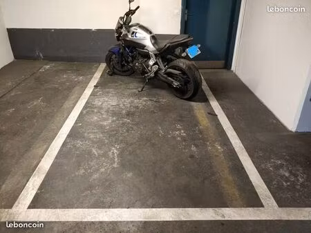 parking moto/scooter - rue de la paix paris 2