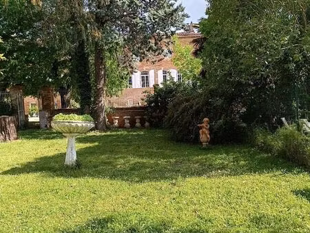 t2 dans dépendances de château