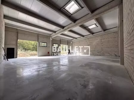 location entrepôt montauroux 83440 325m²
