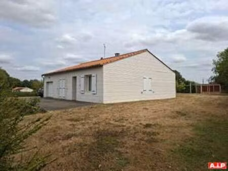 vente maison à menomblet (85700) : à vendre / 98m² menomblet