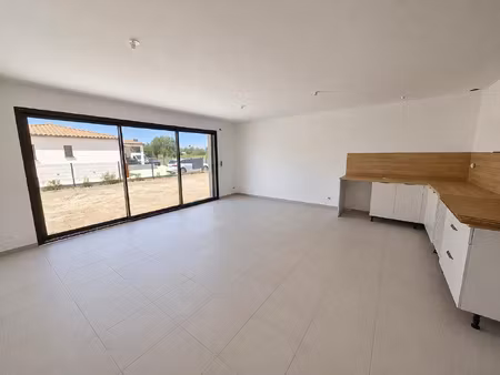 villa 4 pièces récente avec garage et jardin