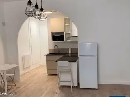 studio refait à neuf à côté du marché