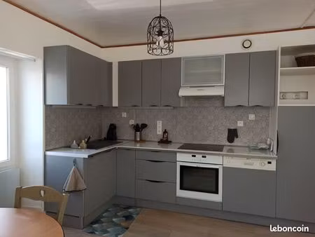 maison de ville meublée 2 chambres  loc année  la chaume proche quais