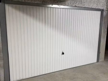 garage/ box