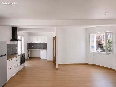t3 meublé de 95 m² avec terrasse de 28 m² – maison de village