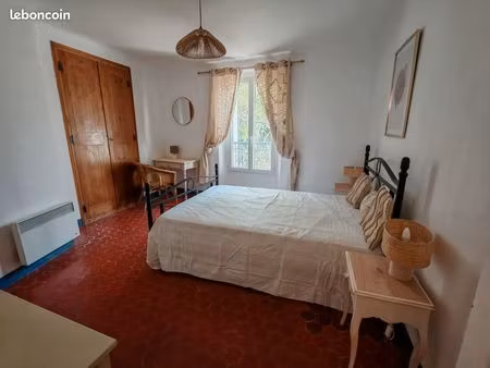 maison de village au pied du château