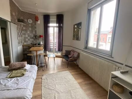 loue studio meublé décoré chaussée jules ferry