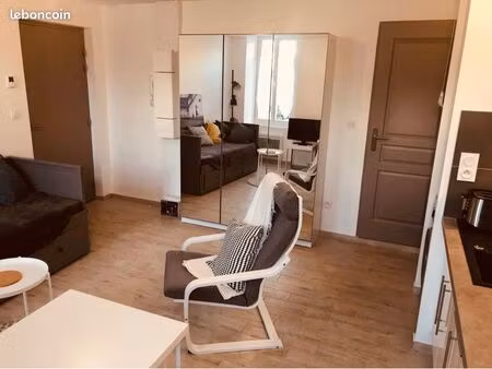 centre : studio meublé en rez de chaussée / rénové / bien placé / calme / fibre optique / 