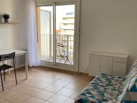 studio meublé avec balcon très proche faculté timone