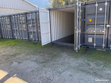 local  box  atelier  entrepôt  garage  garde-meuble  container. stockage