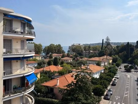 studio meublé rénové - vue mer - quartier centenaire - menton