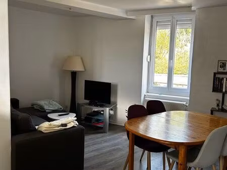 t2 de 39 m² traversant – proche mairie de panissières