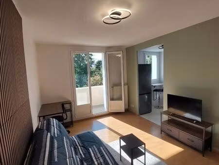studio meublé 23 m² avec balcon – excellent standing – vaulx-en-velin la soie