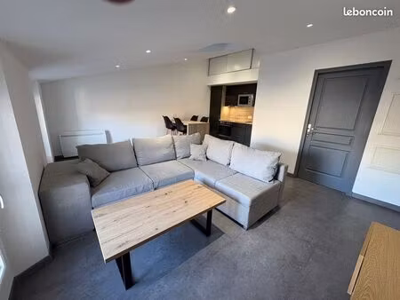 t2 meublé de 45 m² – centre-ville de vidauban – dernier étage – entièrement rénové