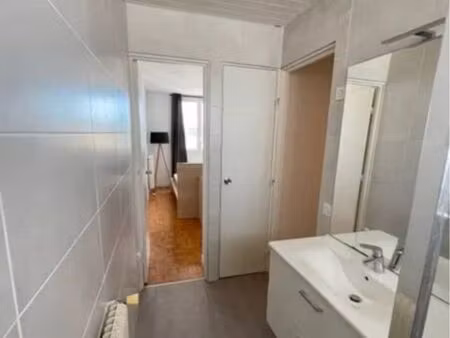 apparemment propre meublé