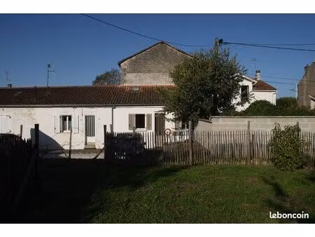 maiosn proche du fleuve charente