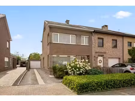 rustig gelegen halfopen bebouwing met tuin en 3 slpkm