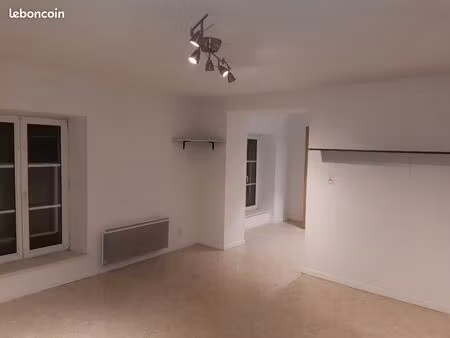 f2 50m²