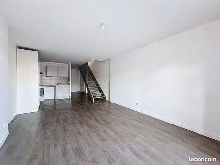 beau t3 de 99m² 730/mois