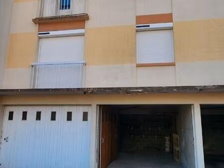 location grand garage pres des emailleurs