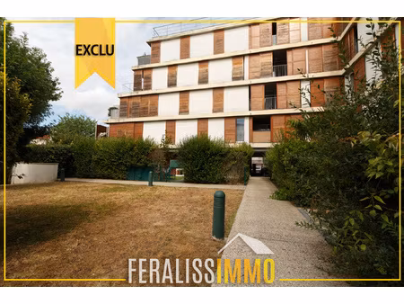 bel f2 de 45 m2 en rez de jardin proche universités et trans