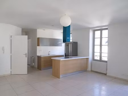 location appartement 3 pièces 65 m² à la charité-sur-loire (58400)