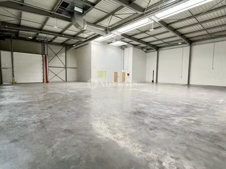 location local d’activités le mesnil amelot 77990 760m²