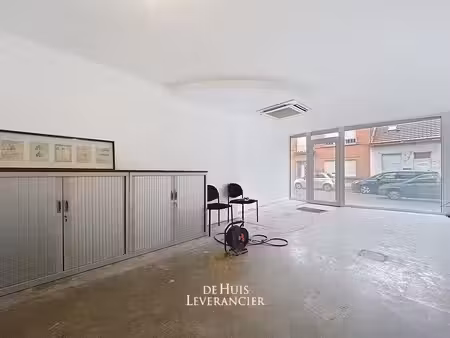 casco handelsgelijkvloers op toplocatie met garage en tuin