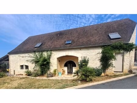 superbe maison en pierre  rénovée  prestations de qualité  très belle vue et double...
