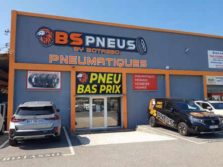 vente local commercial 150m2 la crau 83260 - 180000 € - surface privée