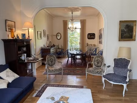 maison bourgeoise de caractere avec jardin en centre-ville
