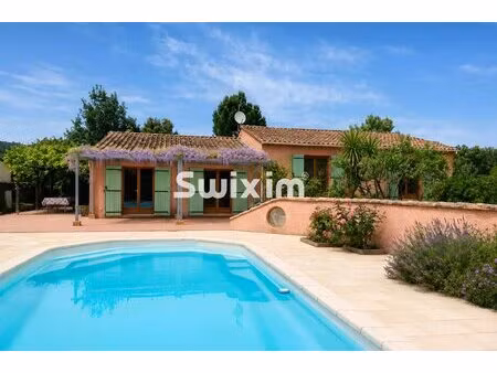 villa familiale avec 4 chambres  piscine couverte et jardin arboré