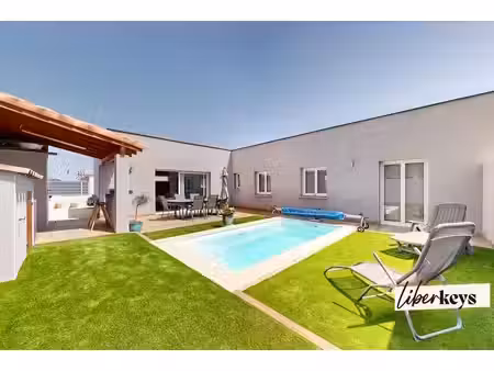 bize-minervois : magnifique maison de 108m2 avec piscine et garage