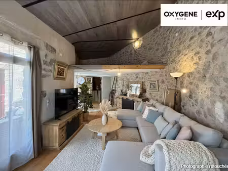 maison en pierre à fuilla
