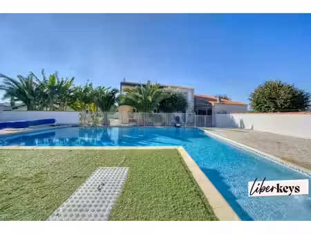 maison avec piscine chauffée  grand garage et terrain 1 500 m² secteur saintes - st jean..